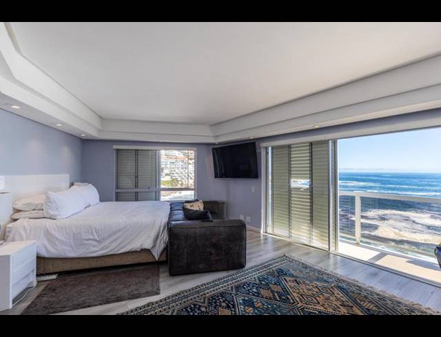 3 BEDROOM APARTMENT FOR SALE IN BANTRY BAY